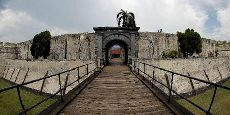 benteng-marlborough-bengkulu